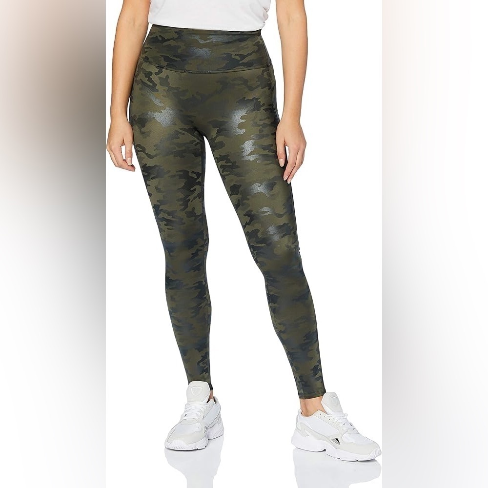 Spanx Matte Green Faux Leather Camo Leggings Power Waistband size M